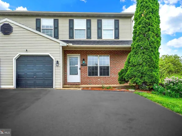 1935 Wyatt Cir, Dover, PA 17315