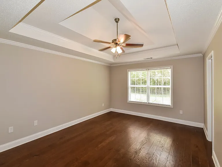 709 Williamsburg Ct — Photo 10