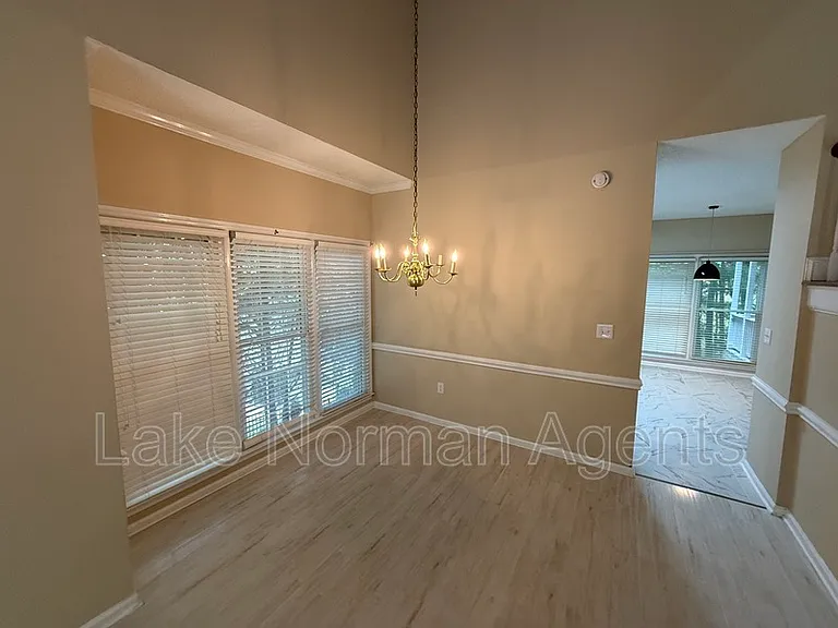 9423 Fairmead Dr — Photo 6