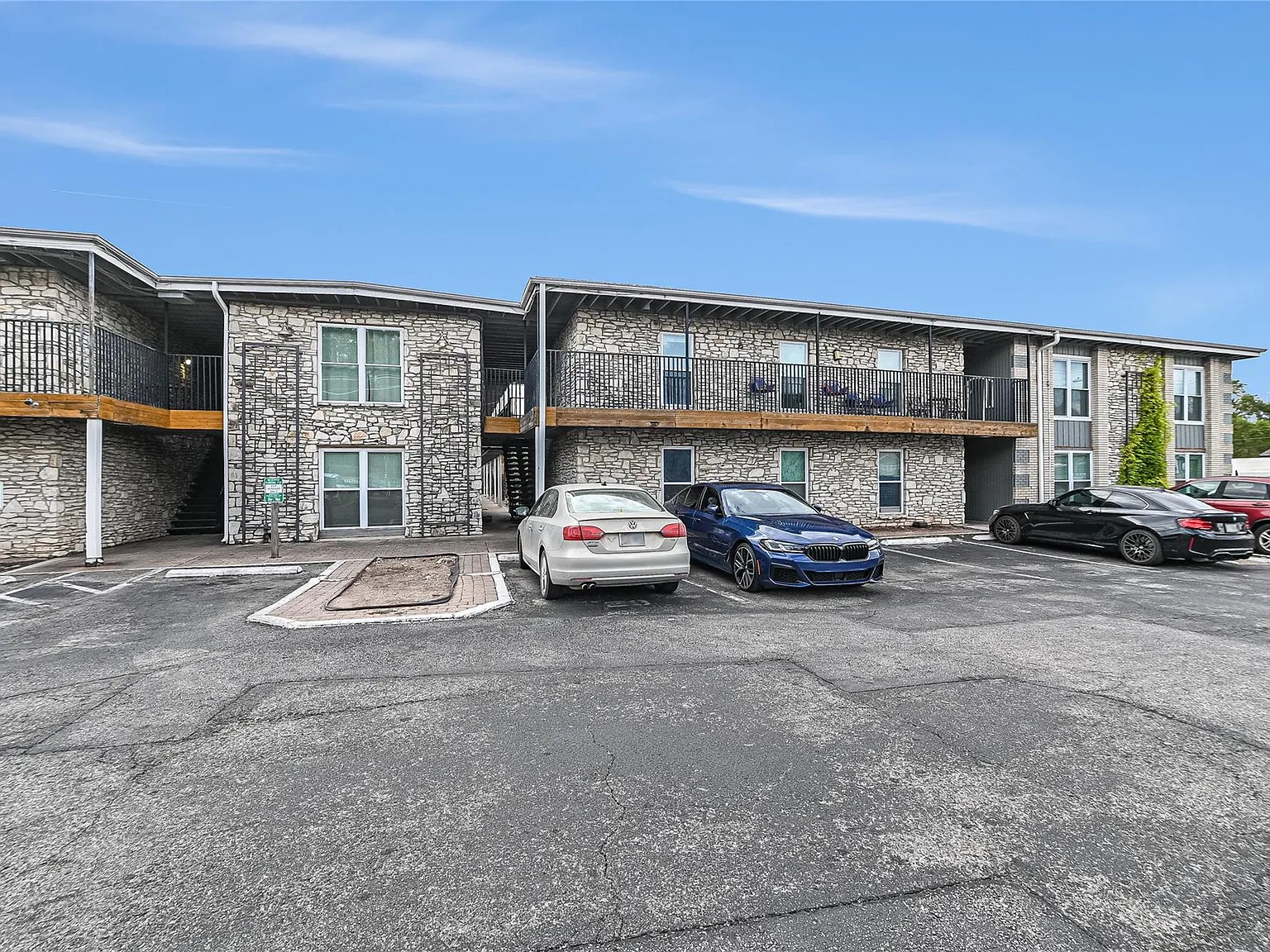 2 bed, 1.0 bath, 800 sqft, $1,355 — Photo 4