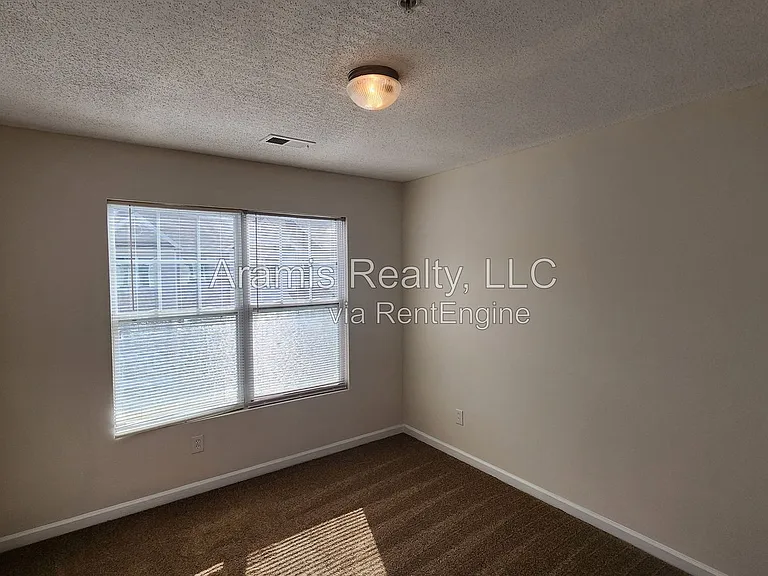 2847 Laurel Ridge Cir — Photo 9