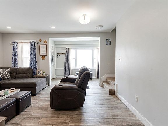 3rd image of 2 Cottage Pl