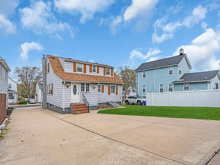 22 Hart St — Photo 3