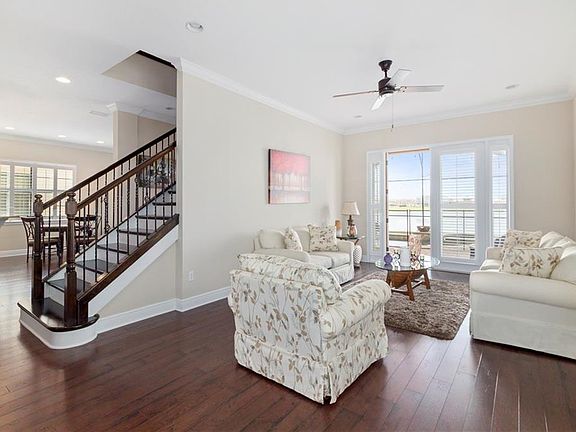 5th image of 13178 Woodford St