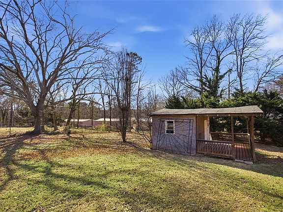 5th image of 214 Sullivan Ln