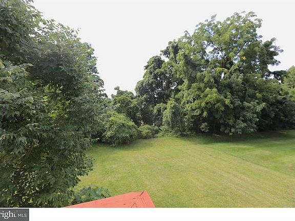 5th image of 702 Carriage Cir