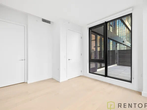 555 West 45th Street image 8 of 18