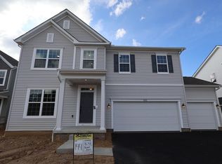 1012 Heimat Haus Dr, Grove City, OH 43123