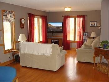 4th image of 4071 Wildwood Dr NE