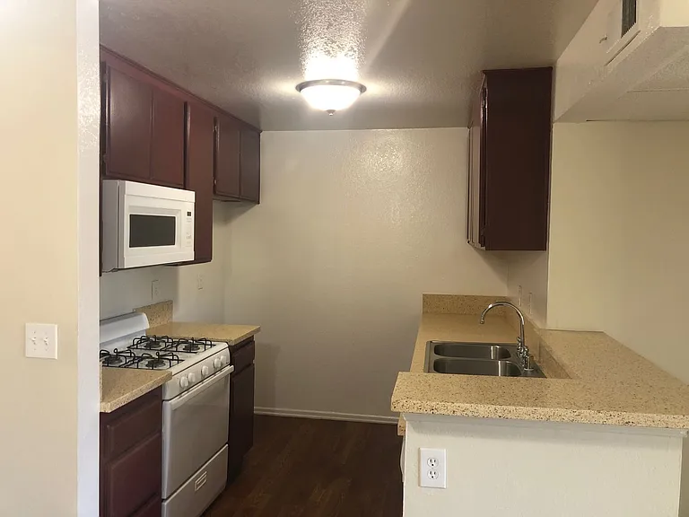 Riverside Terrace Apartments — Photo 50