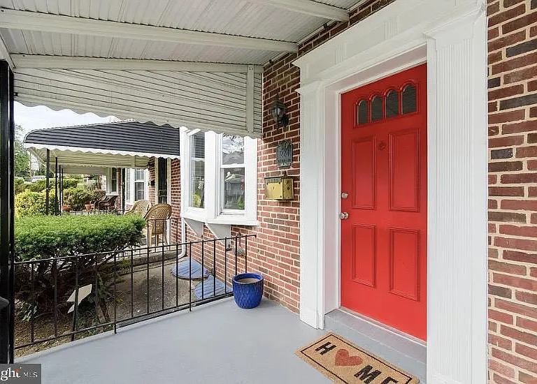 1224 Winston Ave — Photo 2