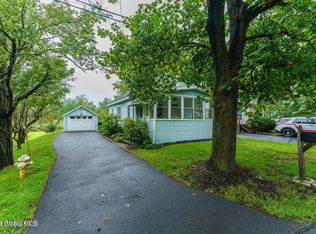 421 Taurus Rd, Schenectady, NY 12304