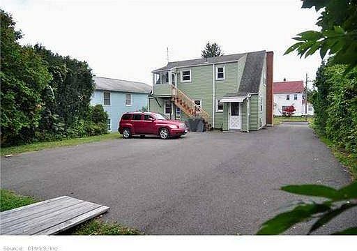Off-road parking (1 car) and basement access for laundry (th