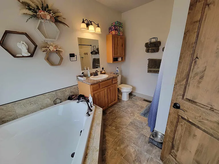 110 Bernie Rd — Photo 17
