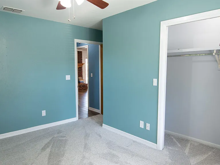 2811 Cromwell Ave — Photo 20