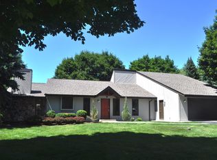 7N194 Longridge Rd, St Charles, IL 60175