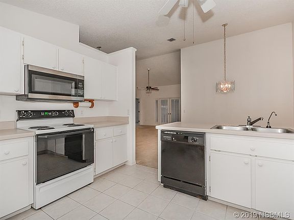 3rd image of 525 Cedaredge Dr
