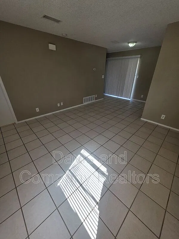 1 bed, 1.0 bath, 700 sqft, $1,150 — Photo 3