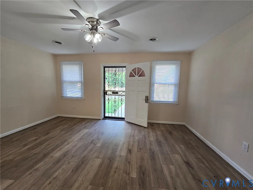 3 bed, 1.0 bath, 1007 sqft, $1,675 — Photo 3
