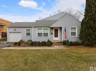 911 Elmdale Rd, Glenview, IL 60025