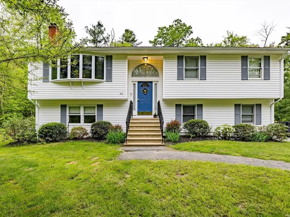 82 Mumford St, Douglas, MA 01516