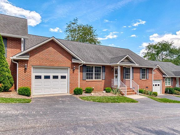 3rd image of 104 Scattergood Dr NE