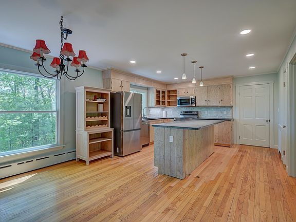 4th image of 236 Birch Hill Road