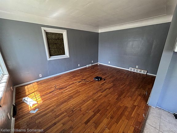 2nd image of 3128 Sloan St