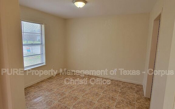 3rd image of 2255 Lombardy Dr