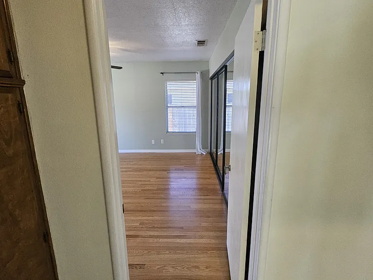 422 3rd St — Photo 38