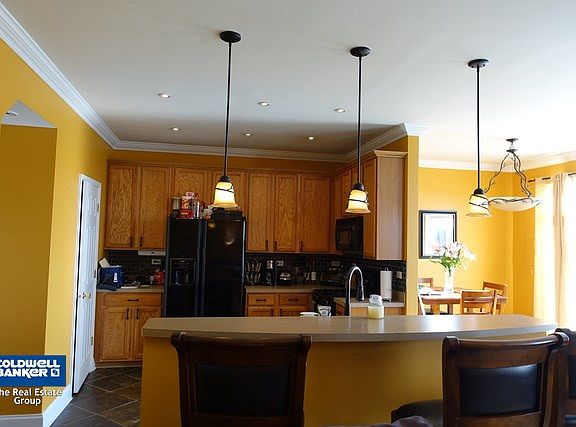 5th image of 221 Parkside Dr #221