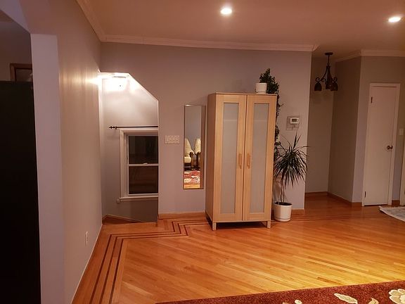 4th image of 204 Bay 17th St #2