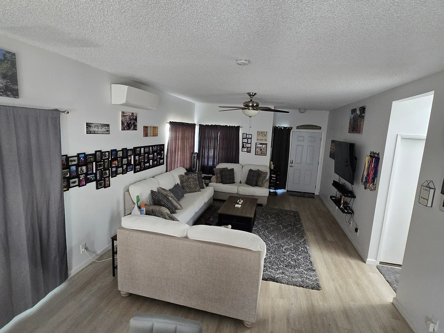 3 bed, 2.5 bath, 4102 sqft, $3,600 — Photo 2