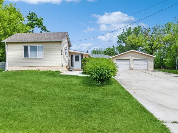 1804 Rapids St, Adel, IA 50003