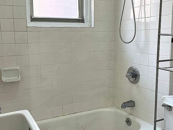 4th image of 2272 Broadway APT 2A