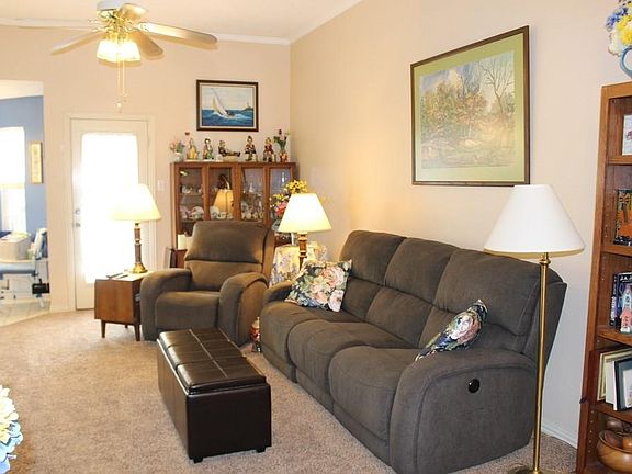 5th image of 420 Foxwood Cir