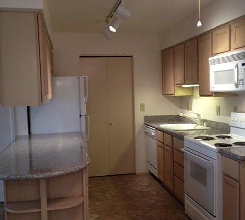 5th image of 1939 E Orange Dr