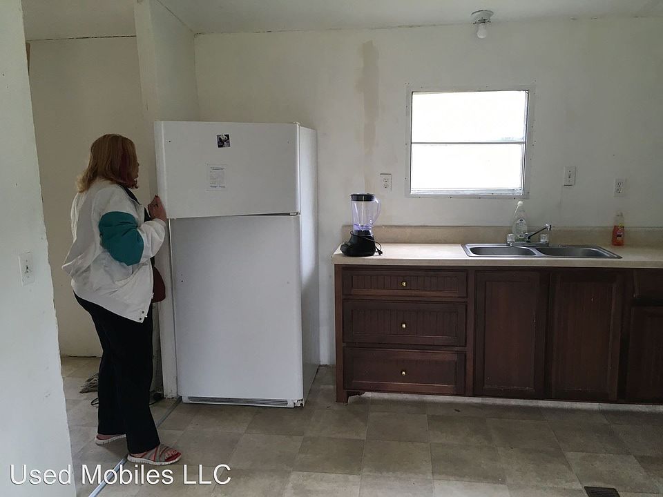 2nd image of 622 Stillwater Rd