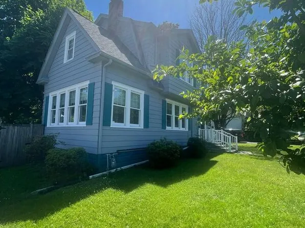 528 Lindbergh Ave, Stroudsburg, PA 18360