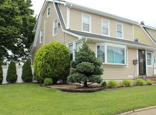 46 Notre Dame Ave, Hicksville, NY 11801