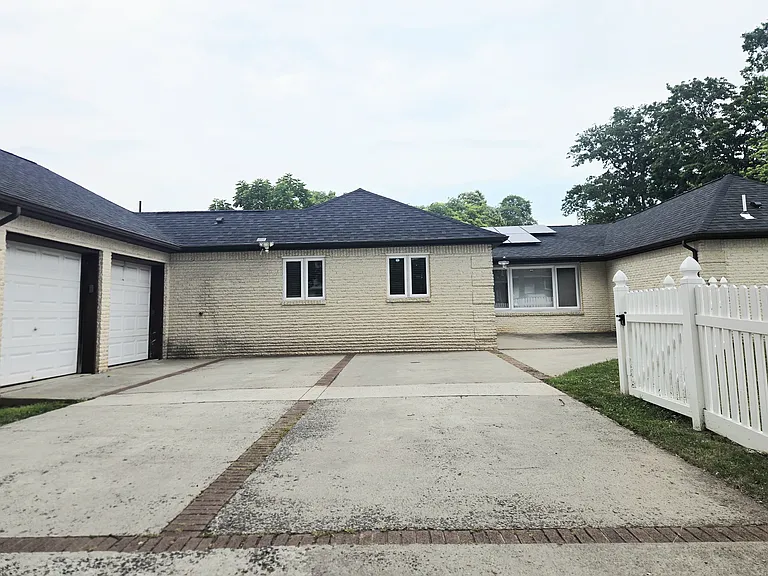 35 Clark Ave — Photo 1