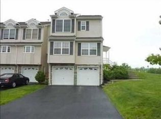 2111 Rockledge Ct, Wappingers Falls, NY 12590