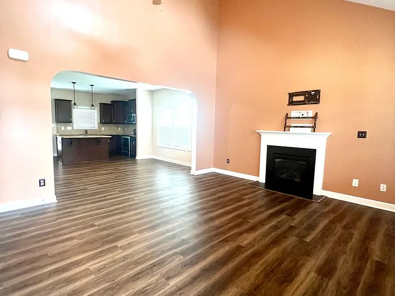 2131 Stafford Dr — Photo 7