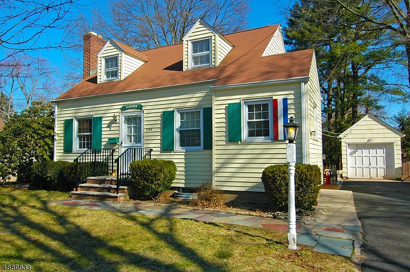 1st image of 208 Albert St