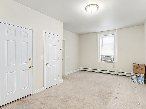 3rd image of 439 Market St APT 1