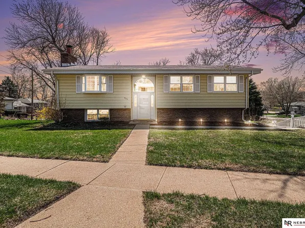 9375 Laurel Ave, Omaha, NE 68134