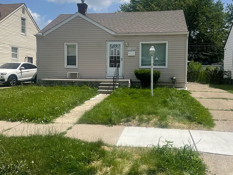 21320 Eastwood Blvd — Photo 1