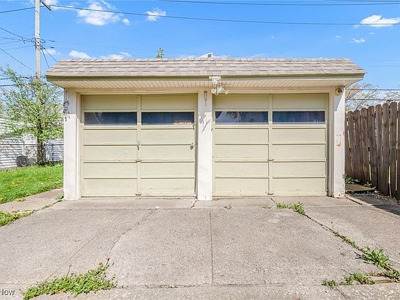 3rd image of 341 E 210th St