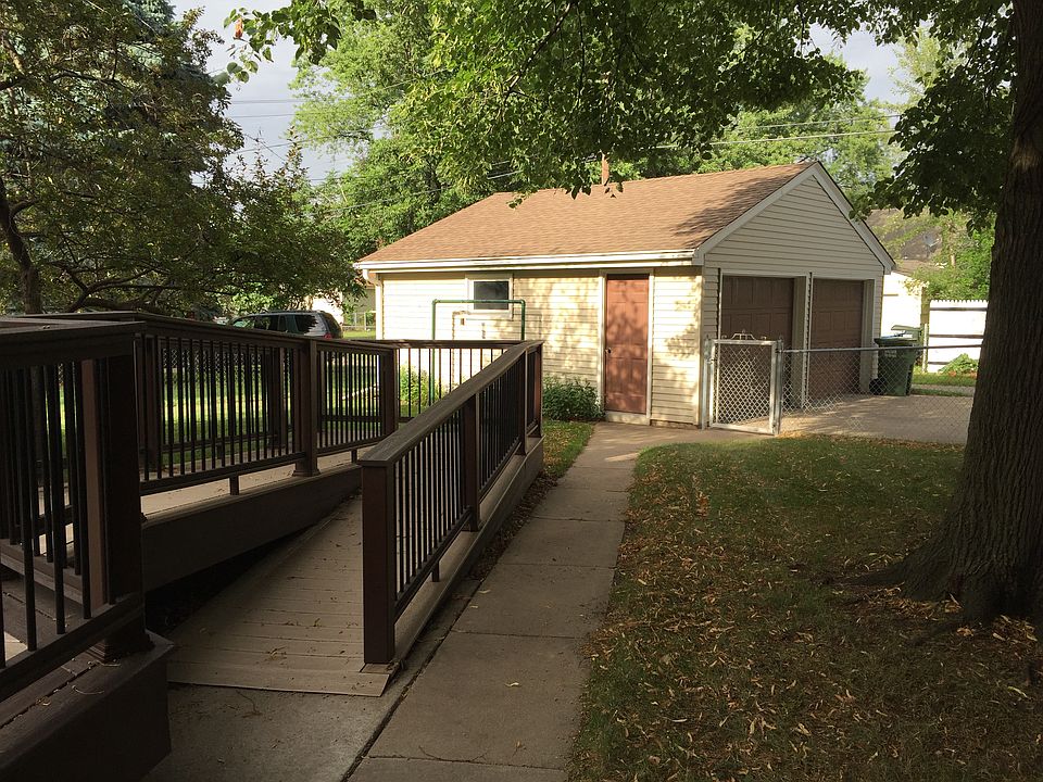 2nd image of 521 10th Ave NW