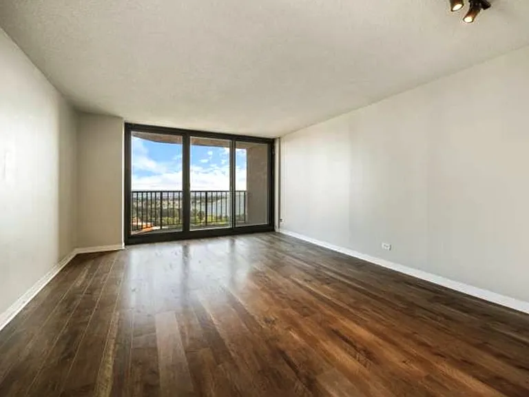 Living room
Wooden floor